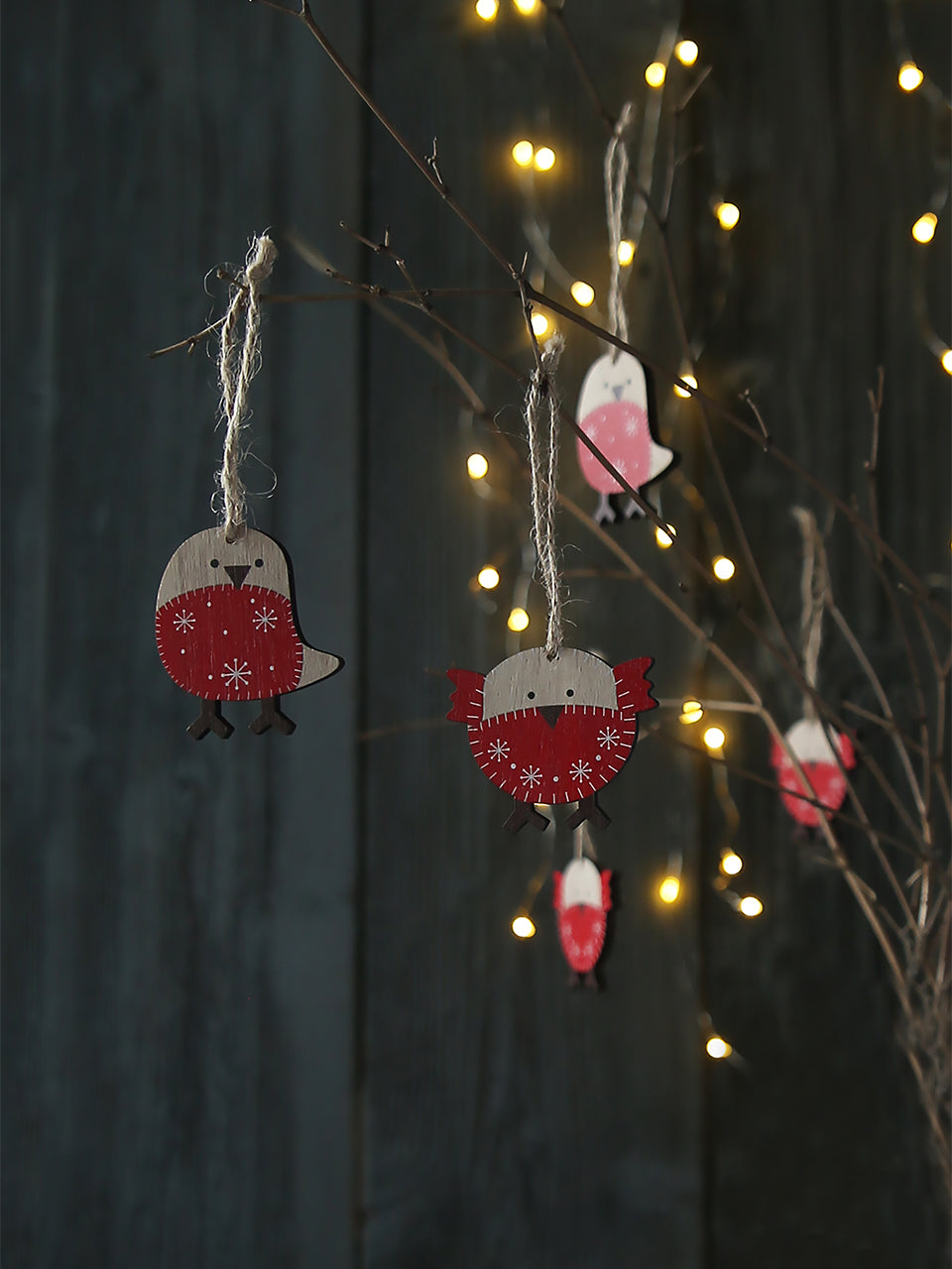 Juego de ocho adornos colgantes de petirrojo de madera